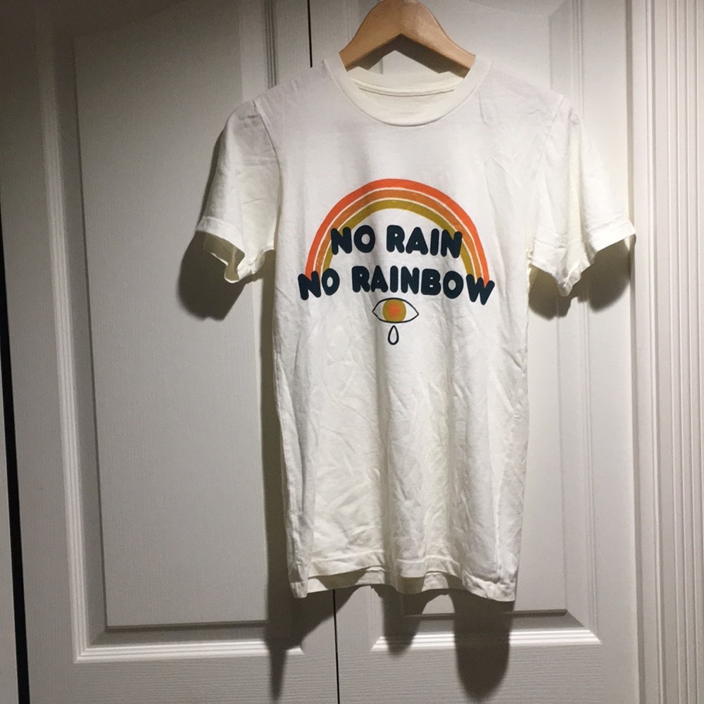 Women’s retro tees with ‘no rain no rainbow’ logo